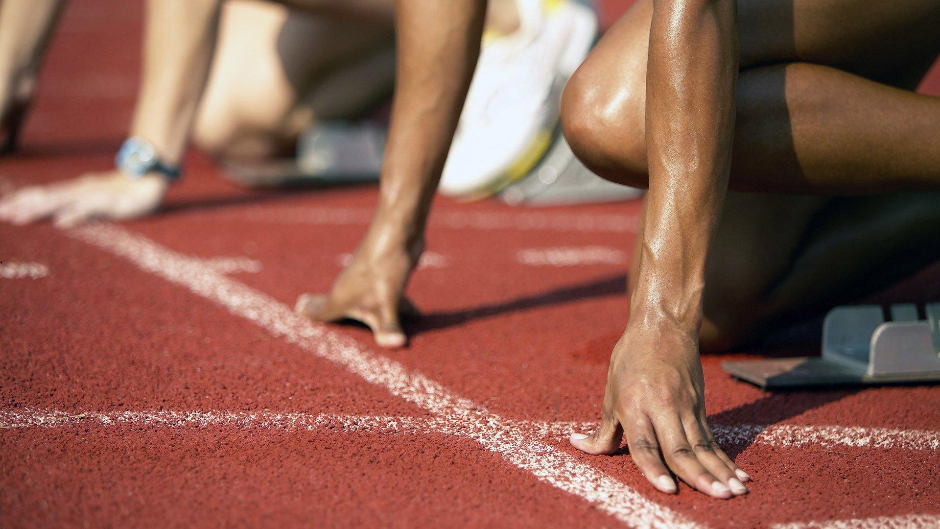 纽卡斯尔后卫丹-伯恩盛赞队友伊萨克，英超锋线新标杆的训练场启示录