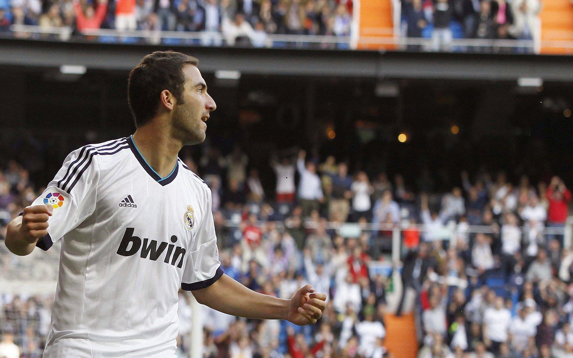 直抵罗马！韦斯利社媒晒出飞机上的照片，引爆全球体育圈猜想